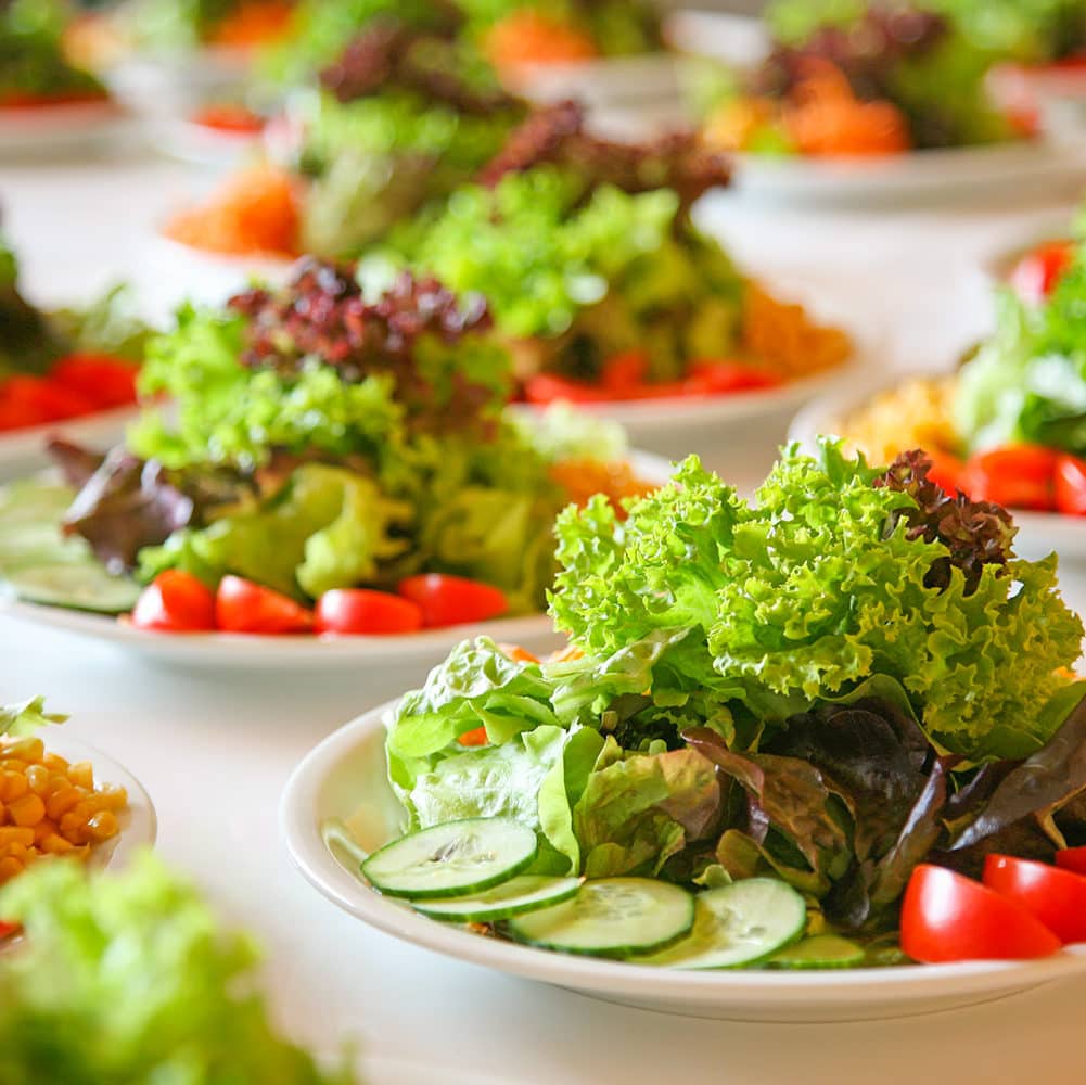Gesunde Salat-Platte für Ihr Jubiläum vom Partyservice Henninger in Singen, Tuttlingen, Stockach, Radolfzell, Höri, Hegau und Umgebung